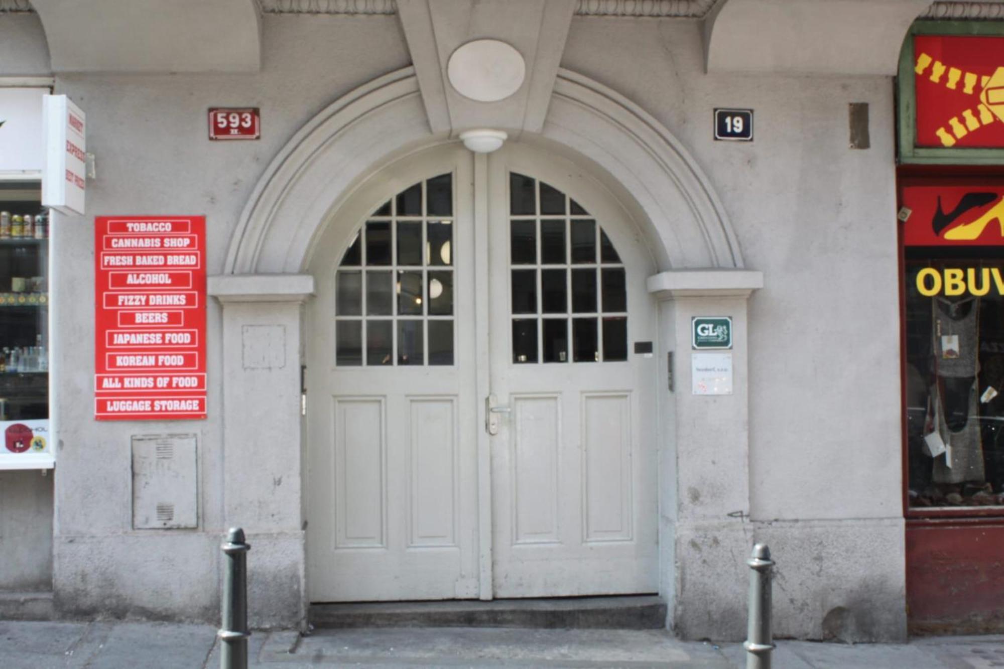 Alba Hostel Прага Екстериор снимка